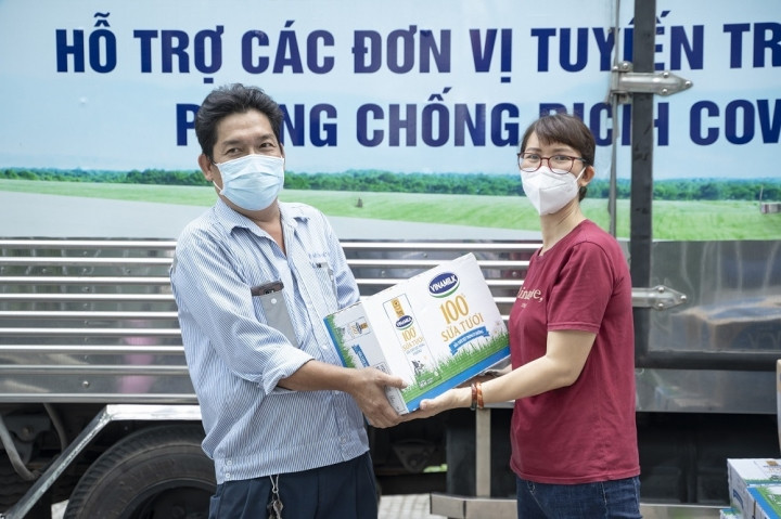 Vinamilk tiếp sức lực lượng tuyến đầu sàng lọc cho người dân TP.HCM - 3