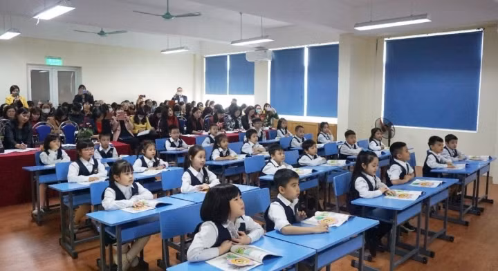 Victoria Anland School: Xây dựng đội ngũ vững mạnh trước khi đi vào hoạt động - 3
