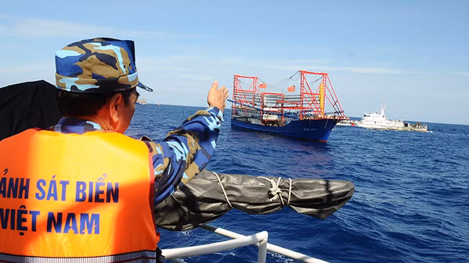 Tàu cá Trung Quốc “biến sạch” khỏi khu vực giàn khoan