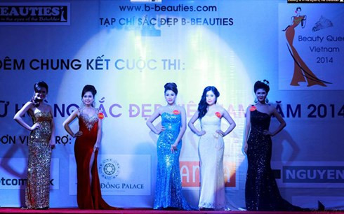 Các thí sinh trong cuộc thi “Nữ hoàng sắc đẹp”.