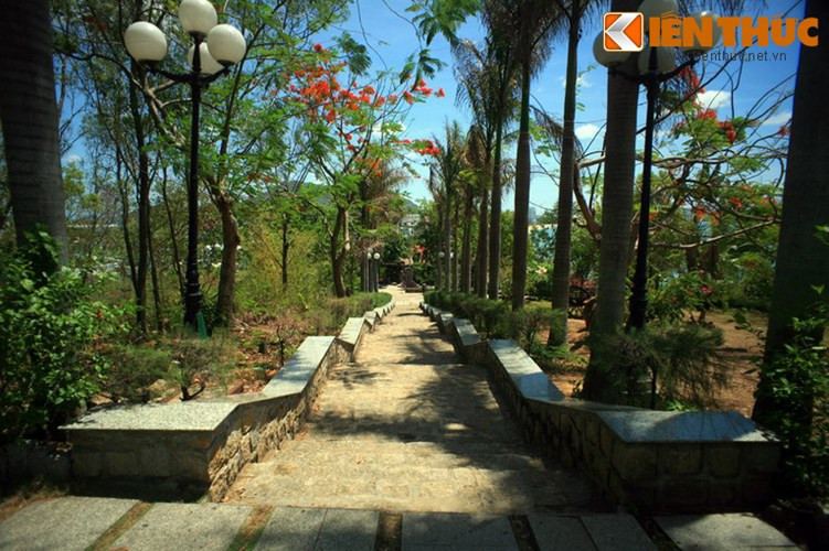 Ngôi mộ đặc biệt của nhà thơ bạc mệnh nhất Việt Nam