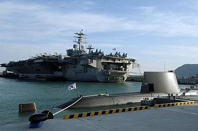 Hàn Quốc trình làng tàu ngầm siêu nặng