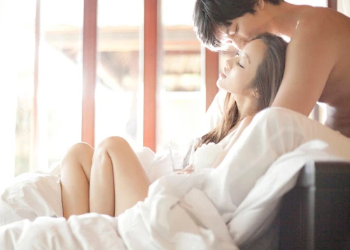 Vợ vờ lên đỉnh, chồng bấm bụng cười