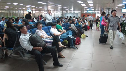 Mỗi lần chậm, hủy chuyến cả hãng bay và hành khách đều mệt mỏi. Ảnh: SL