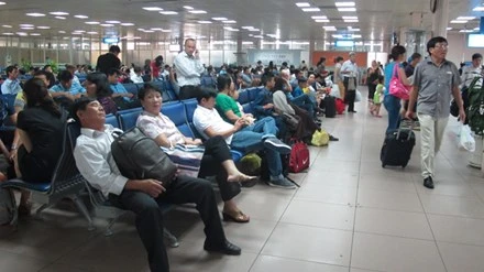 Mỗi lần chậm, hủy chuyến cả hãng bay và hành khách đều mệt mỏi. Ảnh: SL