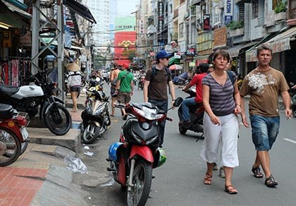 Khu phố Tây (gồm các tuyến đường Bùi Viện, Phạm Ngũ Lão, quận 1) đã trở lại bình thường trong sáng 23/7. Ảnh: V.Hoa