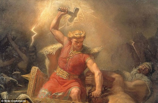 Phát hiện mới về ký hiệu trên “chiếc búa sấm sét của thần Thor“