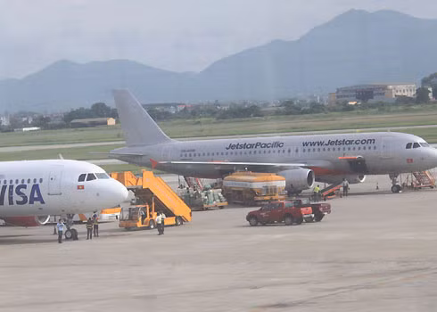 Tước giấy phép của kiểm soát viên để mất liên lạc với máy bay