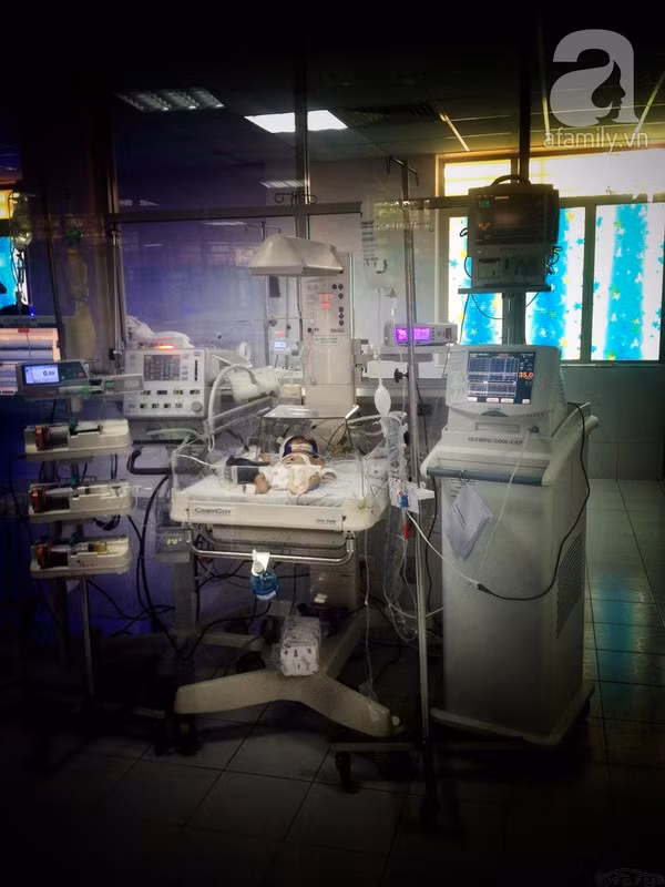 Bố 9x và những giờ phút kinh hoàng cùng vợ con ""vượt cạn""