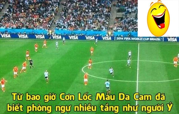 Ảnh chế: Ronaldo gọi điện chúc Messi may mắn