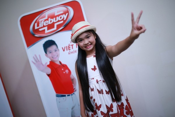 Câu chuyện phía sau cánh gà của cô bé “Mẹ yêu con” The Voice Kids