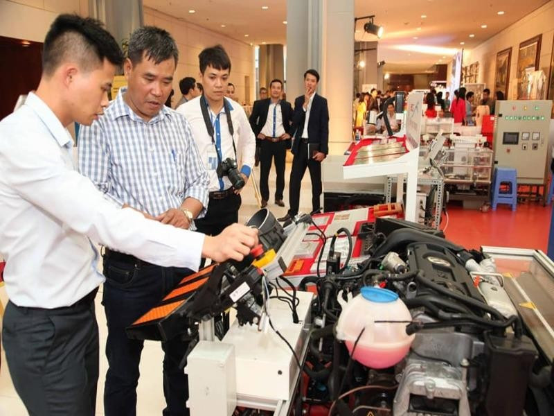 Cách ly phải ngừng việc tạm thời được trả lương ra sao?