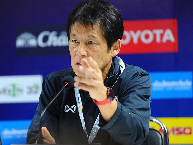 HLV Akira Nishino muốn Thái Lan tham dự AFF Cup bằng đội hình mạnh nhất và LĐBĐ Thái Lan đã giúp ông thực hiện. Ảnh: NGỌC DUNG HLV Akira Nishino muốn Thái Lan tham dự AFF Cup bằng đội hình mạnh nhất và LĐBĐ Thái Lan đã giúp ông thực hiện. Ảnh: NGỌC DUNG