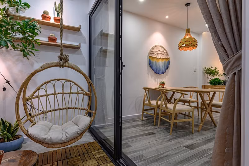 Khoảng sân sau nối liền với không gian bên trong nhà giúp đối lưu không khí.