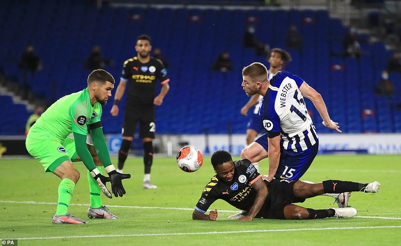 Sterling lập hat-trick theo cách hài hước. ẢNH: PA Sterling lập hat-trick theo cách hài hước. ẢNH: PA