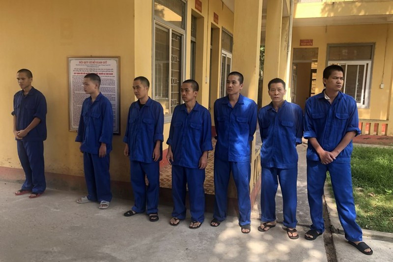 Duong day danh bac online 20.000 ty: Ngan hang vo tinh tiep tay... cach 