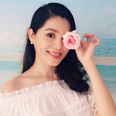 Có thể thấy, hiện tại, khi đã là mẹ của 2 cô con gái, Dạ Thảo vẫn giữ được nhan sắc xinh đẹp, mặn mà vốn có của mình. Có thể thấy, hiện tại, khi đã là mẹ của 2 cô con gái, Dạ Thảo vẫn giữ được nhan sắc xinh đẹp, mặn mà vốn có của mình.