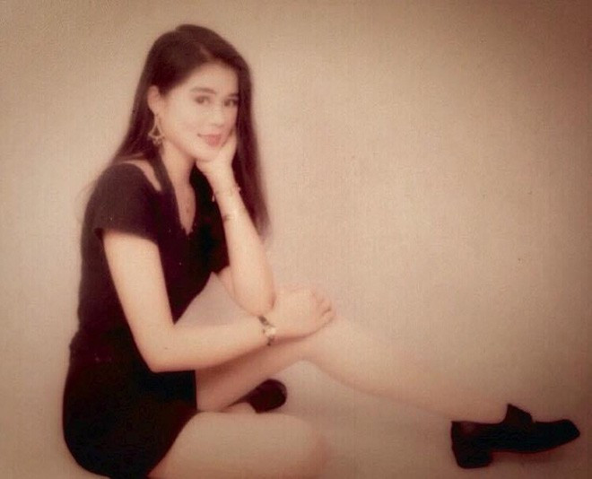 Đặc biệt, ở độ tuổi đôi mươi, Dạ Thảo sở hữu vóc dáng gợi cảm cùng nụ cười duyên dáng. Đặc biệt, ở độ tuổi đôi mươi, Dạ Thảo sở hữu vóc dáng gợi cảm cùng nụ cười duyên dáng.