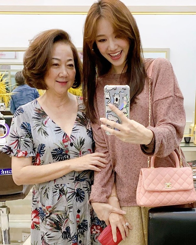 Hari Won nhận "bão like" khi đăng ảnh thân thiết với mẹ chồng ảnh 3 Hari Won nhận "bão like" khi đăng ảnh thân thiết với mẹ chồng ảnh 3