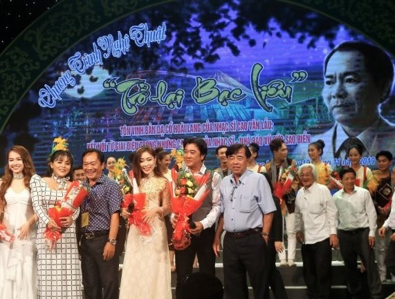 Đêm tôn vinh nhạc sỹ Vũ Đức Sao Biển tại Bạc Liêu 2019. Đêm tôn vinh nhạc sỹ Vũ Đức Sao Biển tại Bạc Liêu 2019.