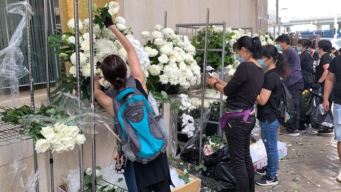 Riêng chi phí hoa tang đã lên đến 2 triệu đô la Hong Kong (khoảng 6 tỷ đồng). Riêng chi phí hoa tang đã lên đến 2 triệu đô la Hong Kong (khoảng 6 tỷ đồng).