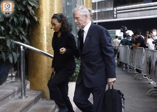 Hà Siêu Hiền (con gái thứ hai của bà Cả) và chồng ngoại quốc.