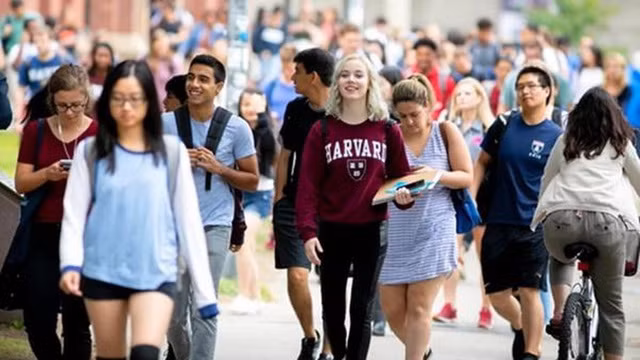 Du học sinh Việt có thể chỉ được ở lại Mỹ 2 năm - 1