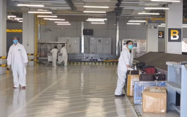 Sân bay Vân Đồn đã đón hàng trăm chuyến bay “giải cứu” với hơn 31.000 khách về từ vùng dịch