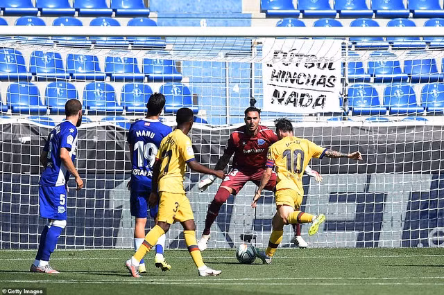 Messi lập cú đúp, Barcelona thắng tưng bừng ở vòng cuối La Liga - 4
