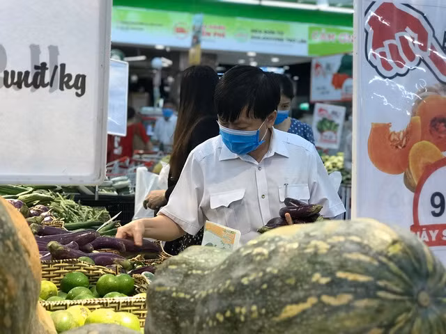 Cắt giảm chi phí sinh hoạt là cách mà nhiều gia đình thực thi trong mùa dịch