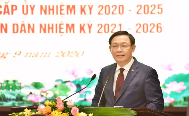 Hà Nội: 56 cán bộ chủ chốt có đơn xin nghỉ sớm, nhường ghế cho thế hệ trẻ - 1