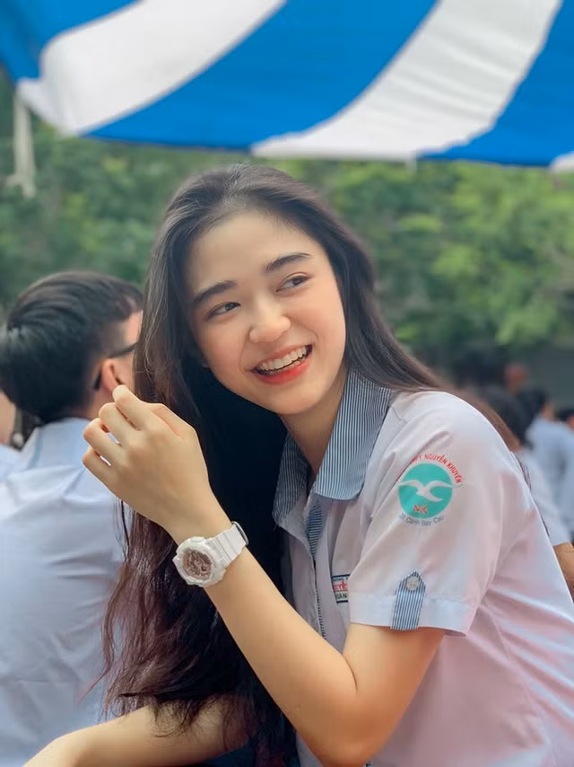 Những nữ sinh sở hữu nhan sắc chuẩn “thanh xuân vườn trường” - 1