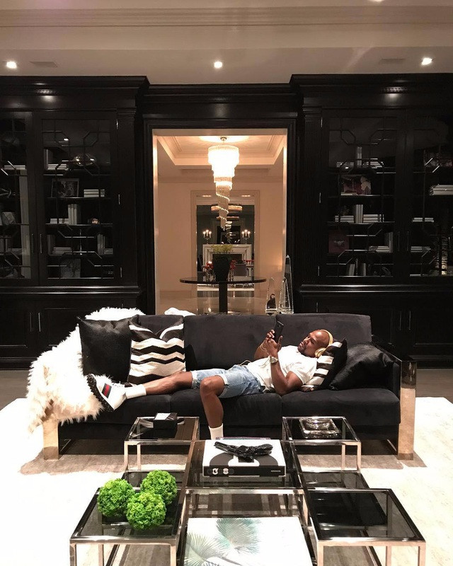 Tiền bạc chưa bao giờ là mối bận tâm của Floyd Mayweather Tiền bạc chưa bao giờ là mối bận tâm của Floyd Mayweather