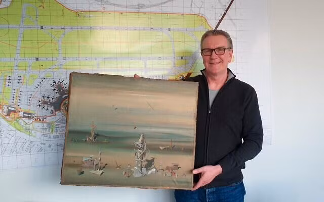 Tìm thấy báu vật trị giá gần 8 tỷ đồng trong thùng rác ở sân bay - 2