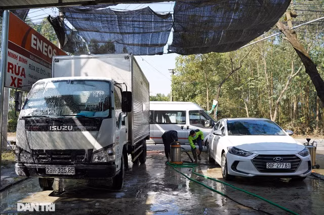 Dịch vụ rửa xe ở Hà Nội hốt bạc dịp Tết Nguyên đán, giá tăng cao gấp 4 lần - 11