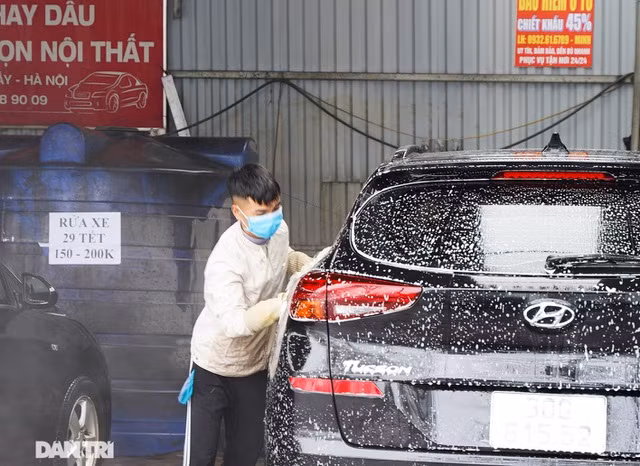 Dịch vụ rửa xe ở Hà Nội hốt bạc dịp Tết Nguyên đán, giá tăng cao gấp 4 lần - 3