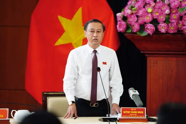 Giám đốc Sở Văn hoá thể thao TPHCM tiếp thu và cho biết sắp tới sẽ về xây dựng tiêu chuẩn gia đình văn hoá với yêu cầu “gia đình không vi phạm về tiếng ồn”