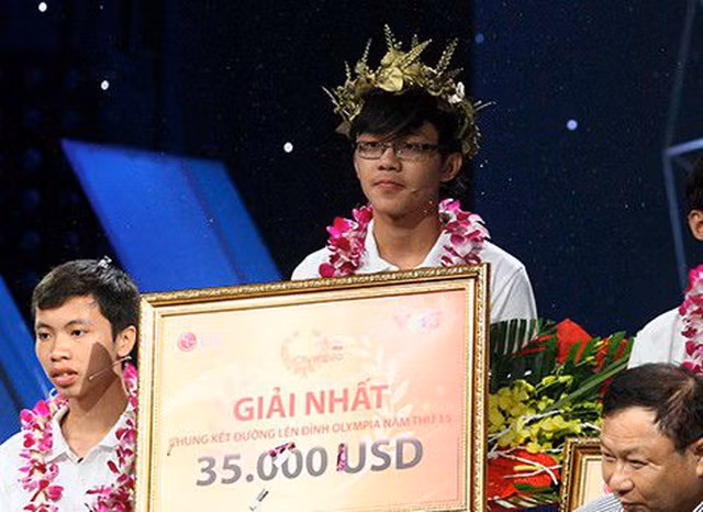 Điểm thi tốt nghiệp THPT của các quán quân Olympia ra sao? - 1