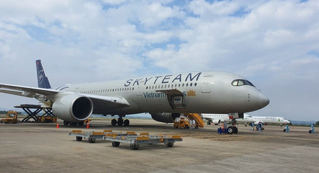 Chuyến bay mang số hiệu VN417 của Vietnam Airlines chở 290 hành khách từ Incheon (Hàn Quốc) hạ cánh sân bay Vân Đồn chiều 23/11 Chuyến bay mang số hiệu VN417 của Vietnam Airlines chở 290 hành khách từ Incheon (Hàn Quốc) hạ cánh sân bay Vân Đồn chiều 23/11