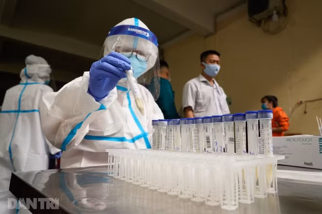 Bộ Tài chính khẳng định đủ nguồn lực để mua vắc xin tiêm cho toàn dân (Ảnh Phạm Nguyễn).