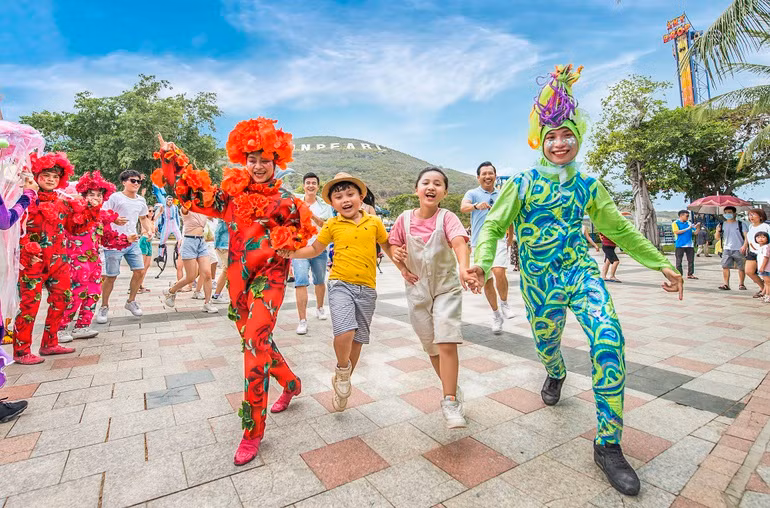 Khánh Hòa đón đoàn khách hộ chiếu vaccine đầu tiên từ Nga - 6