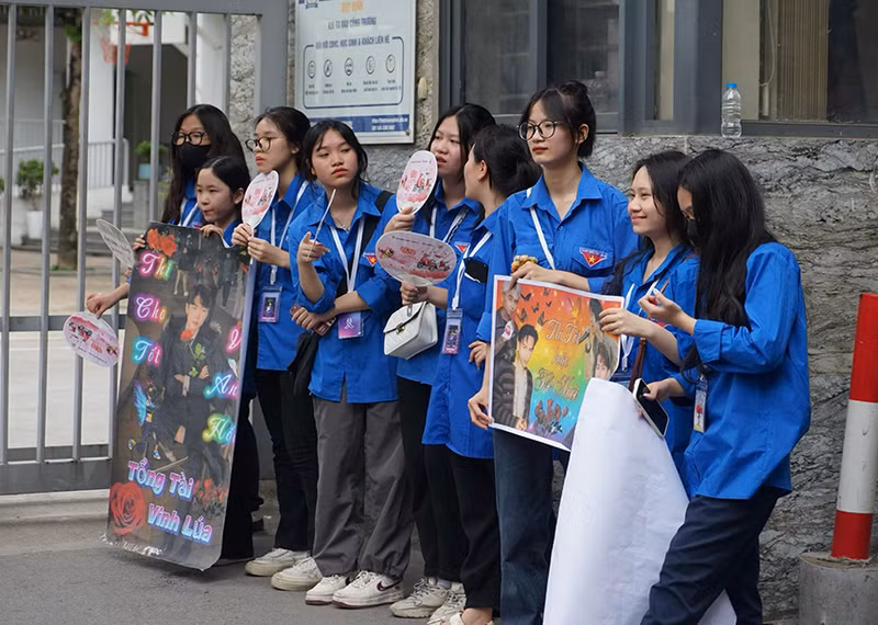 Hơn 4.000 thanh niên tình nguyện tiếp sức kỳ thi tuyển sinh lớp 10 ở Hà Nội