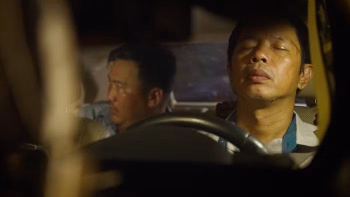 'Anh Hùng' là bộ phim hiếm hoi kể câu chuyện xoay quanh chiêu trò từ thiện tiền tỷ.