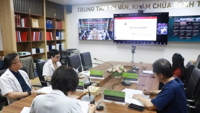 Một buổi hội chẩn, tư vấn khám chữa bệnh từ xa tại Bệnh viện Phụ sản Hà Nội. Ảnh: BVCC