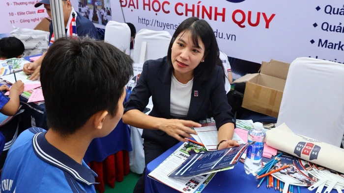 Thí sinh tham dự Ngày hội Tư vấn Tuyển sinh - Hướng nghiệp tại TPHCM, tháng 1/2026. Ảnh: HUB