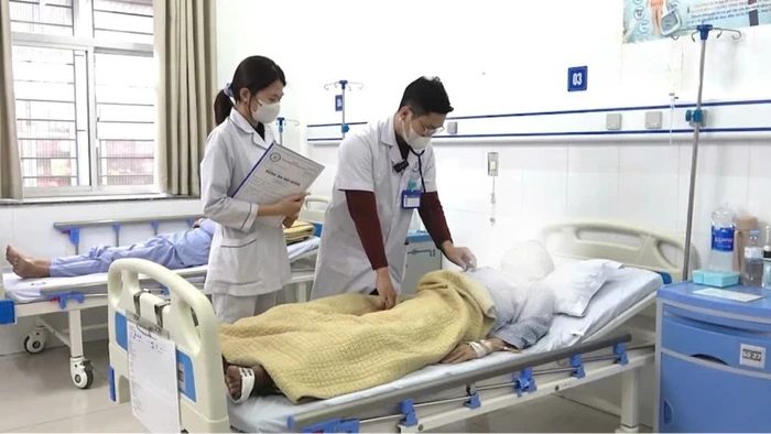 Người bệnh tiểu đường mắc cúm nặng điều trị tại Bệnh viện Nội tiết Trung ương. Ảnh: BV