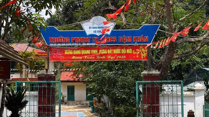 Trường PTDTBT TH-THCS Nậm Khăn (xã Chà Tở, Điện Biên) nơi mà hai giáo viên vẫn mòn mỏi chờ tiền dạy tăng giờ.