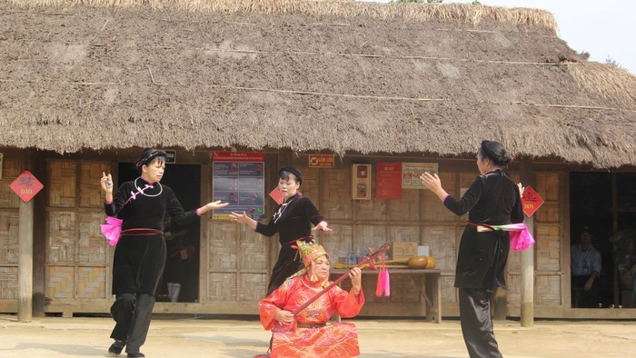 Hát then đàn tính đã gắn bó, đi vào đời sống tinh thần của dân tộc Tày - Nùng từ lâu đời. Ảnh: Cục Văn hóa các dân tộc Việt Nam.