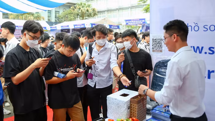 Nhiều sự kiện ngày hội việc làm mở ra cơ hội cho sinh viên.