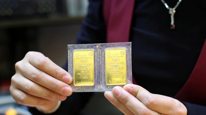 Hoạt động chuyển nhượng vàng miếng sẽ phải chịu thuế 0,1% trên giá trị mua bán từng lần. Ảnh minh họa: INT